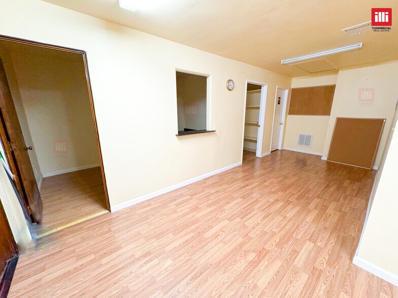 More Photos Of 14435 Hamlin St, Van Nuys Medical For Lease
