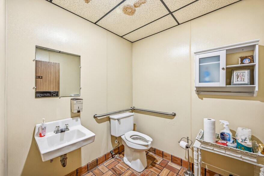 More Photos Of 501-505 Market St, East Liverpool Storefront For Sale