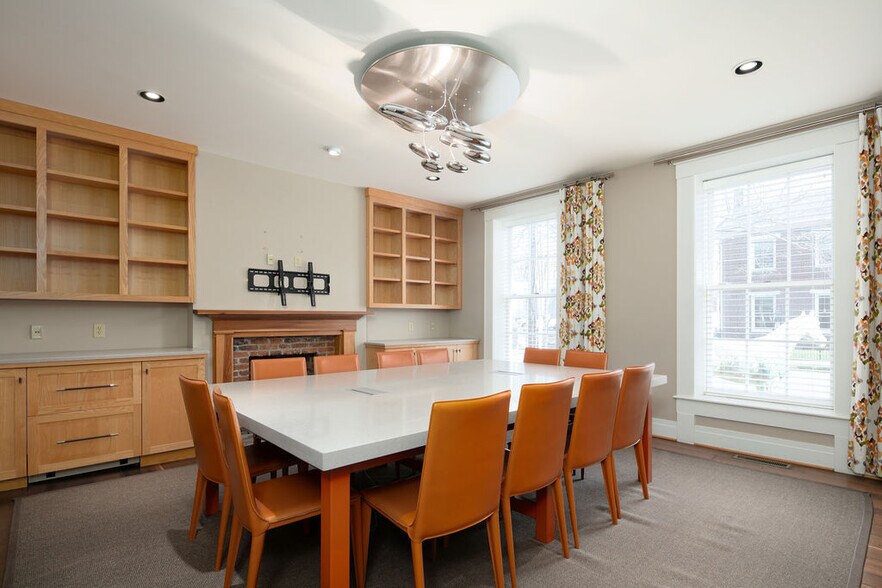 More Photos Of 146 E Third St, Lexington Office For Sale