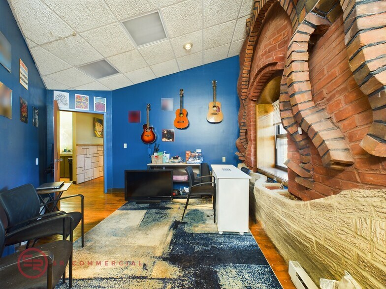 More Photos Of 10 Gatehouse Rd, Holyoke Office For Sale