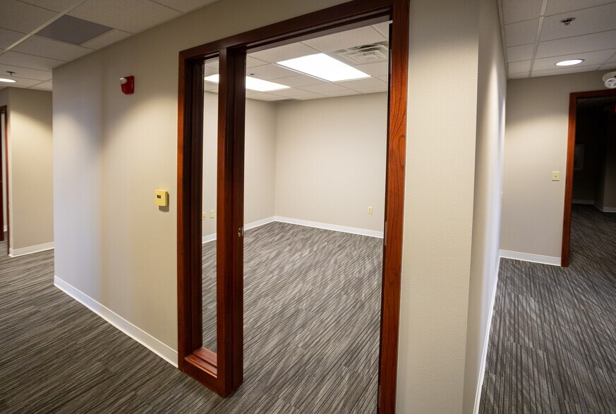 More Photos Of 19105 W Capitol Dr, Brookfield Medical For Lease