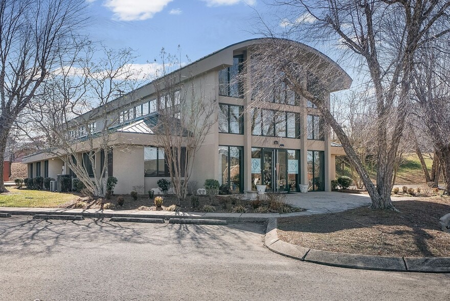 More Photos Of 112 Center Ct, Clarksville Office Residential For Sale