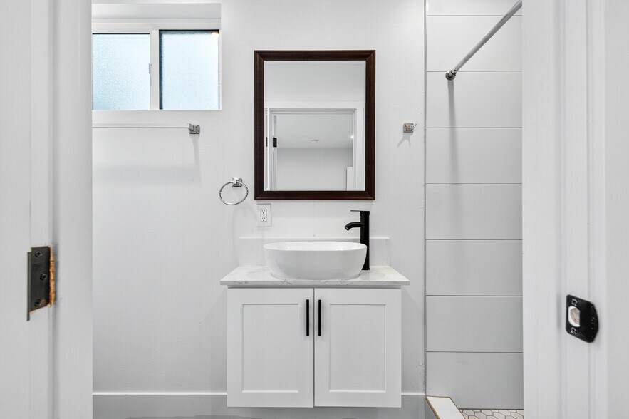 More Photos Of 1597 W 37th St, Los Angeles Apartments For Sale