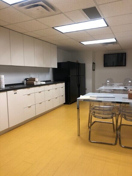 More Photos Of 7900 Tanners Gate Ln, Florence Office For Lease