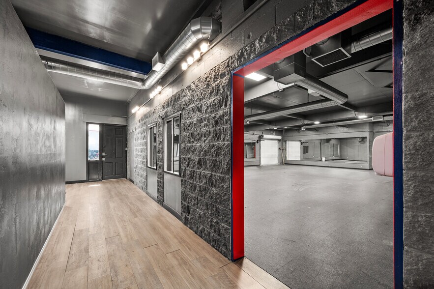 More Photos Of 8020 Ronson Rd, San Diego Warehouse For Lease