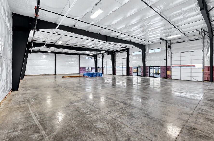 More Photos Of 4524 N Barker Rd, Spokane Valley Showroom For Lease