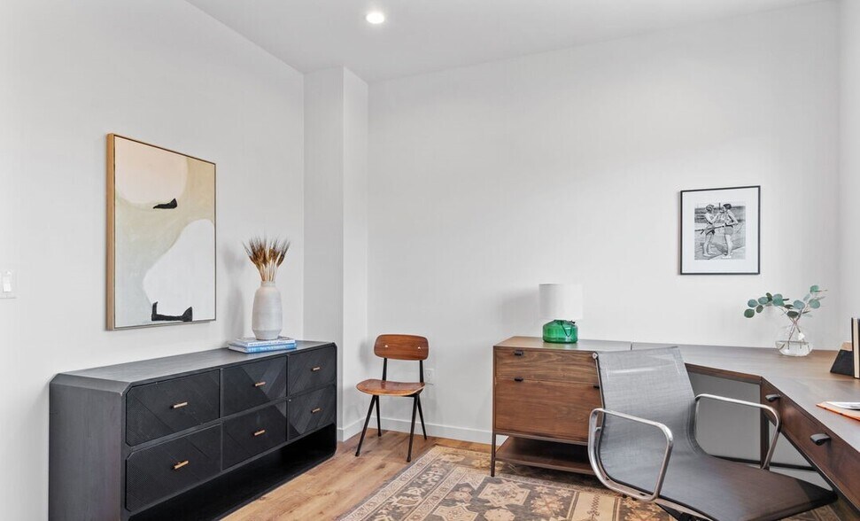 More Photos Of 10821 Hartsook St, North Hollywood Apartments For Sale