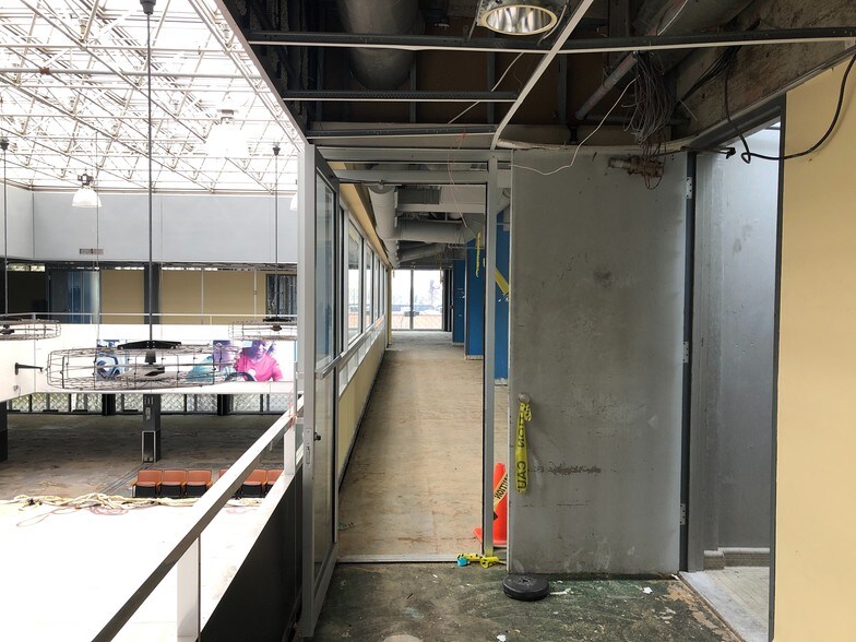 More Photos Of 16000-16200 Northland Dr, Southfield Office For Sale