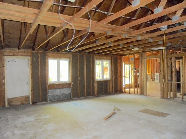 More Photos Of 97 Main St, Vernon Schools For Sale