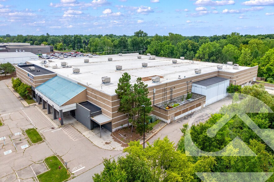 Primary Photo Of 495 Summit Dr, Waterford Freestanding For Lease