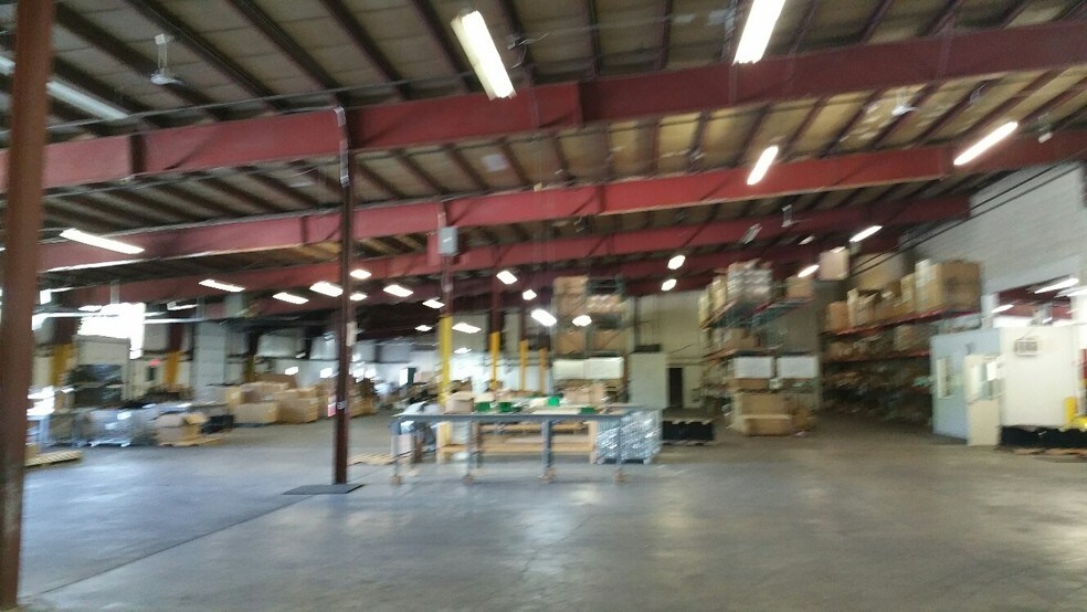 More Photos Of 3181 Devon Dr, Windsor Warehouse For Lease
