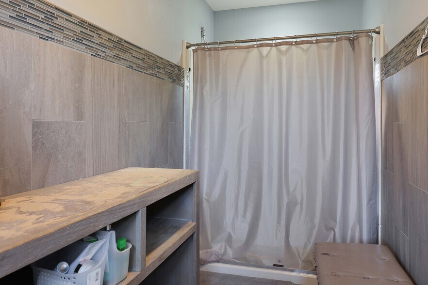 More Photos Of 64 Steiner Ave, Neptune City Warehouse For Lease