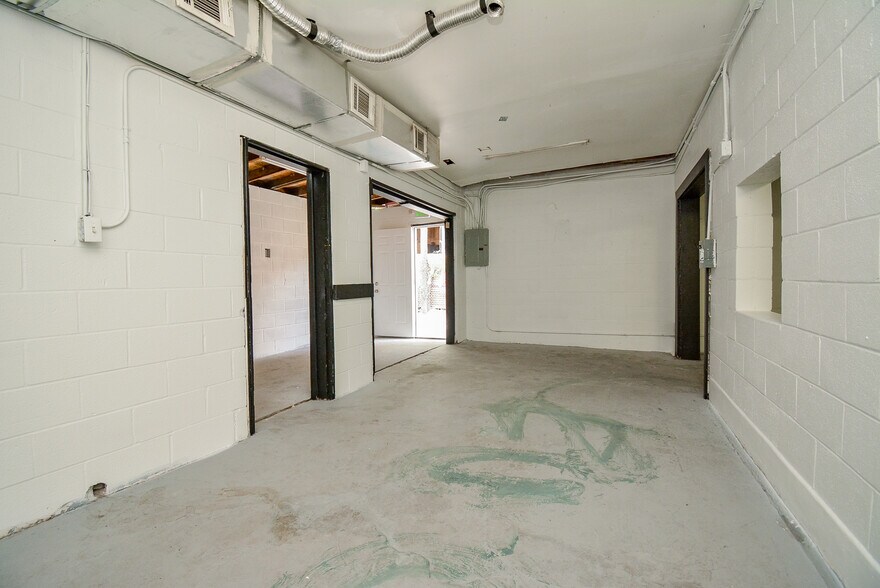 More Photos Of 1804 N Main St, Houston Freestanding For Lease