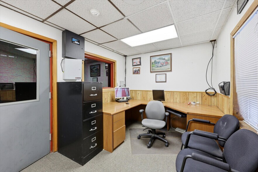 More Photos Of 525 Oakland Ave, Berlin Flex For Lease