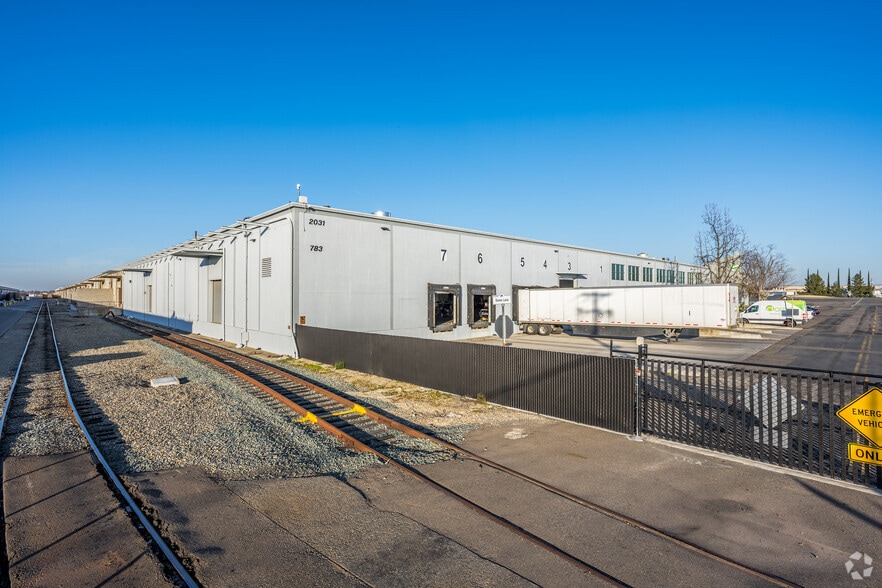 More Photos Of 2031 Optisolar Ln, Mcclellan Warehouse For Lease