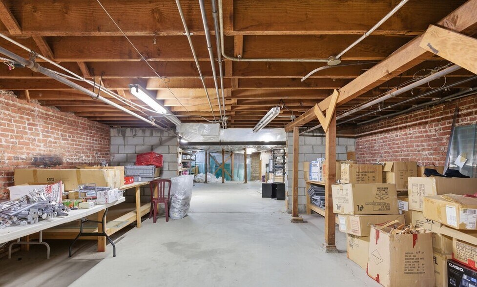 More Photos Of 6670 Hollywood Blvd, Los Angeles Storefront For Lease