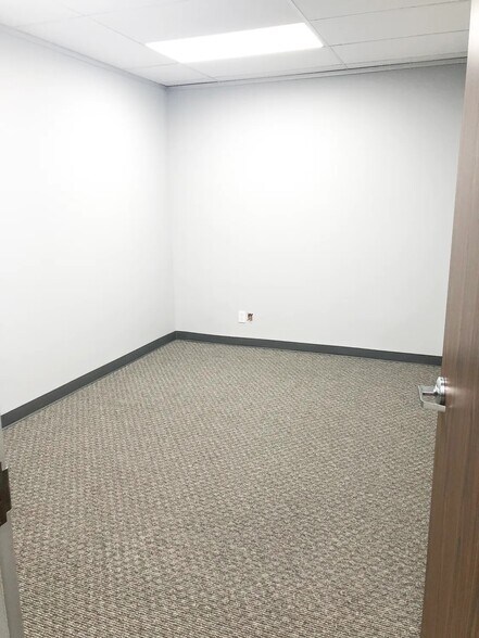 More Photos Of 2202 Timberloch Pl, The Woodlands Office For Lease