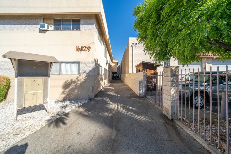 More Photos Of 16129 Cantlay St, Van Nuys Apartments For Sale