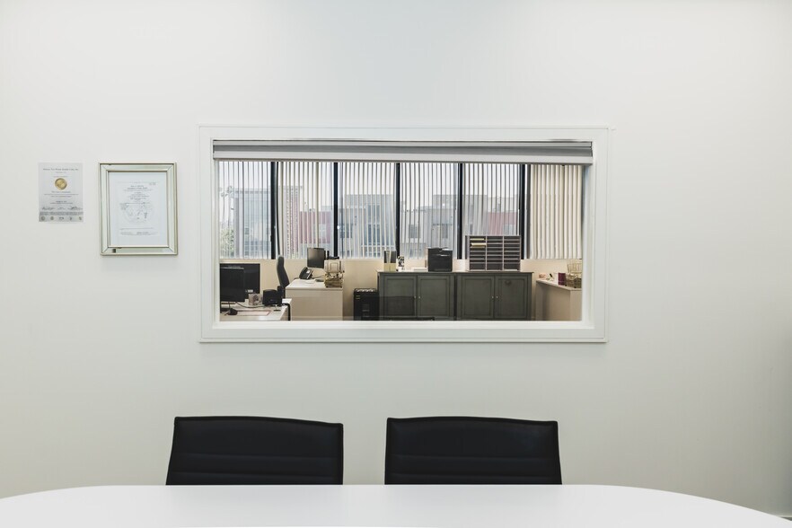 More Photos Of 111 N Jackson St, Glendale Office For Sale