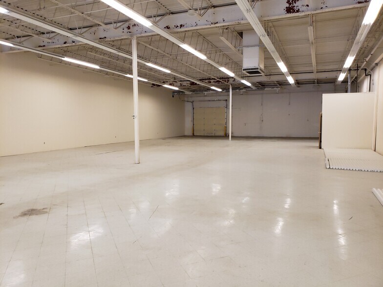 More Photos Of 2110-2130 N State Highway 7, North Vernon Freestanding For Lease