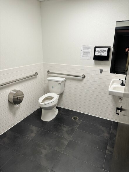 More Photos Of 1302 N Stanton St, El Paso Medical For Sale