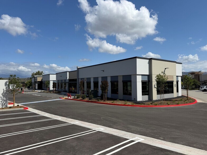 More Photos Of 850 Patriot Dr, Moorpark Unknown For Lease