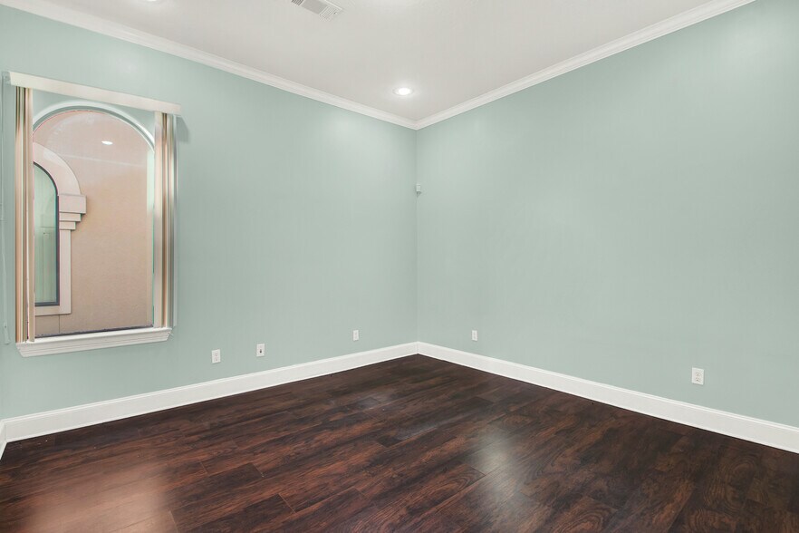 More Photos Of 12818 Willow Centre, Houston Office Residential For Sale