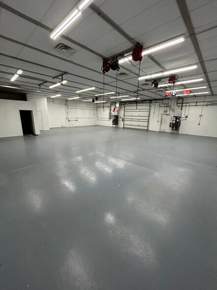 More Photos Of 1325 White Dr, Titusville Warehouse For Lease
