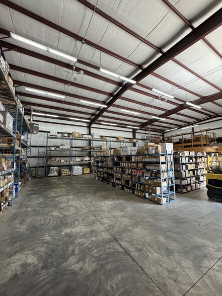 More Photos Of 117 Enterprise Dr, Warsaw Warehouse For Lease