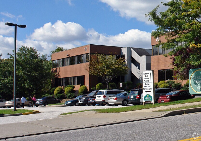 More Photos Of 17 Fontana Ln, Rosedale Office For Sale