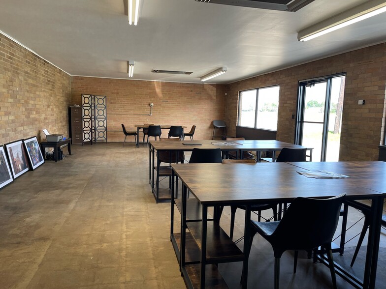 More Photos Of 1631 N Interstate 35, San Antonio Loft Creative Space For Lease