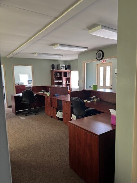 More Photos Of Lincoln highway, La Porte Warehouse For Lease