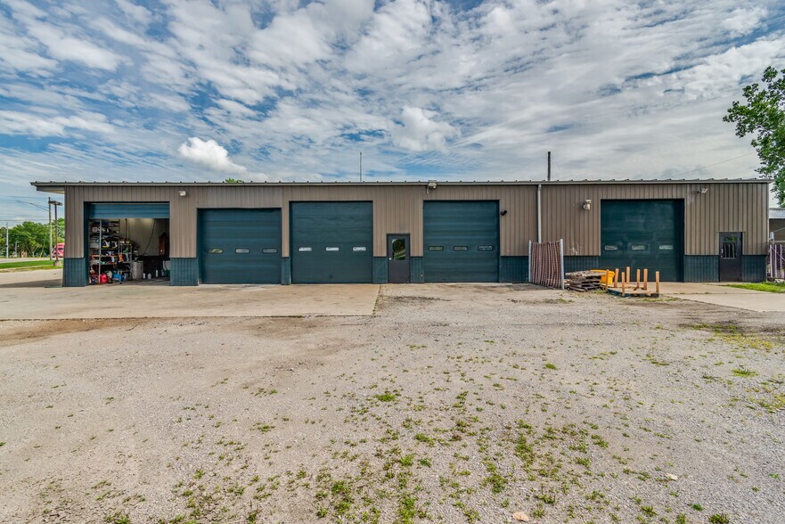More Photos Of 500 E Huron Blvd, Marysville Auto Repair For Sale