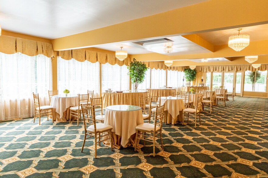 More Photos Of , Brookfield Unknown For Sale