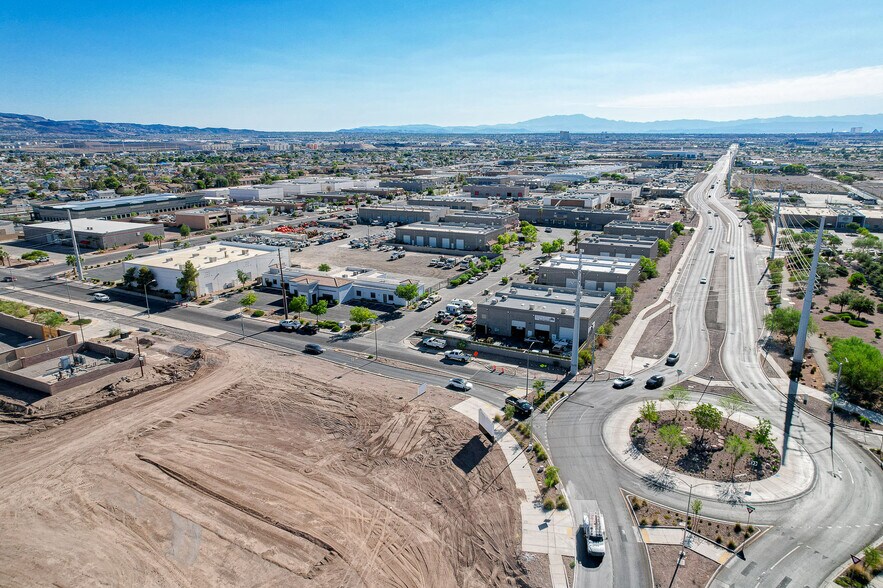 More Photos Of 200 Sunpac Ave, Henderson Warehouse For Sale