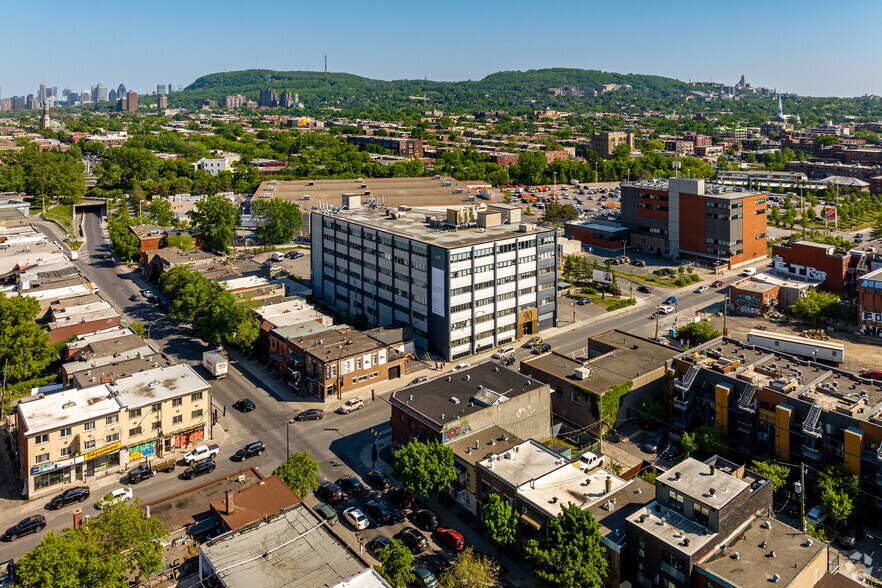 More Photos Of 90 Rue Beaubien O, Montréal Loft Creative Space For Lease