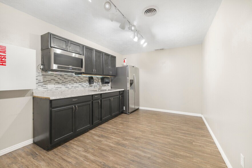 More Photos Of 1190 Lincoln Rd, Idaho Falls Office For Sale