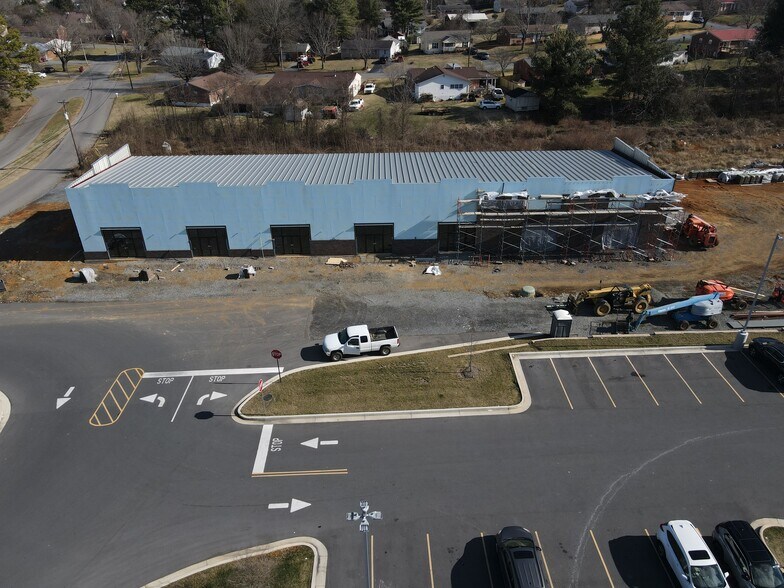 More Photos Of 110 Whitewood Blvd, Johnson City General Retail For Lease