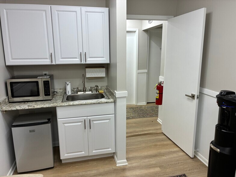More Photos Of 812 Poole Ave, Hazlet Medical For Sale
