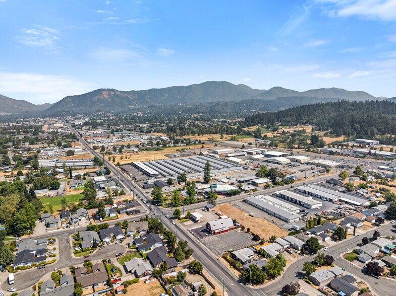 More Photos Of 2039 Redwood Ave, Grants Pass Restaurant For Sale
