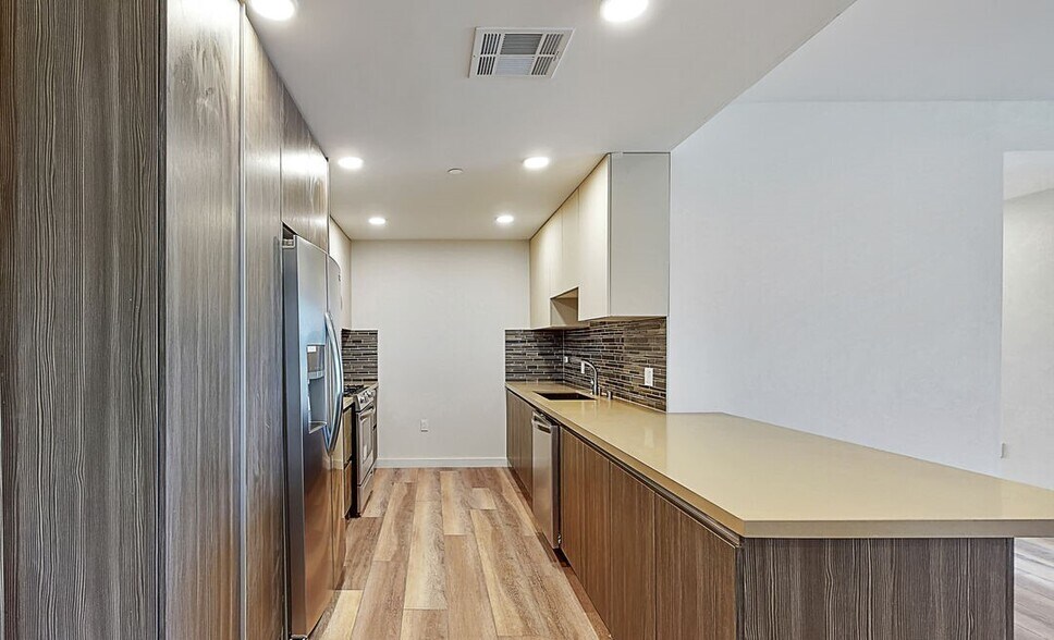 More Photos Of 1070 S Bedford St, Los Angeles Multifamily For Sale