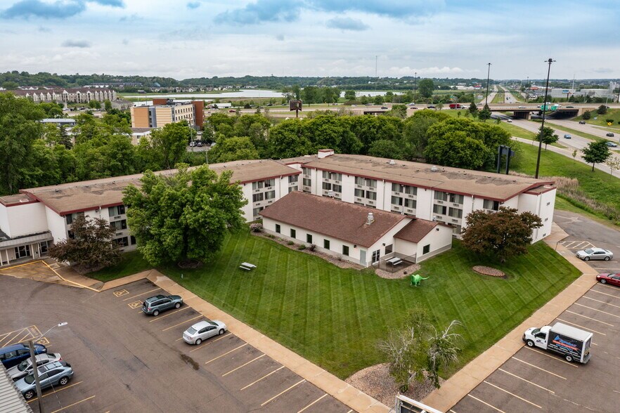 More Photos Of 435 16th Ave NW, Rochester Hotel For Sale