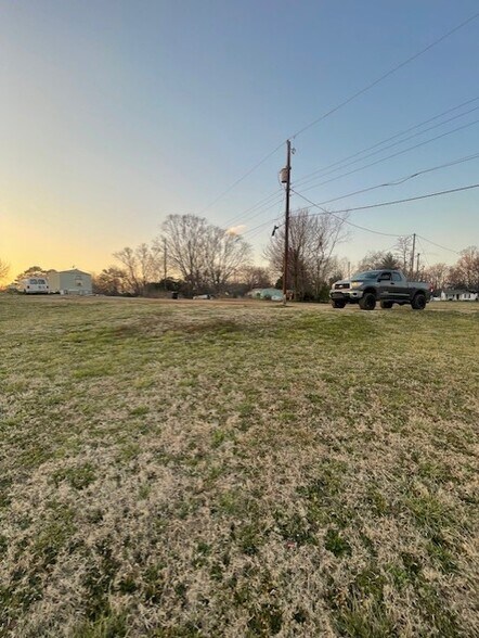 More Photos Of 104 McKee Cir, Belmont Manufactured Housing Mobile Home Park For Sale