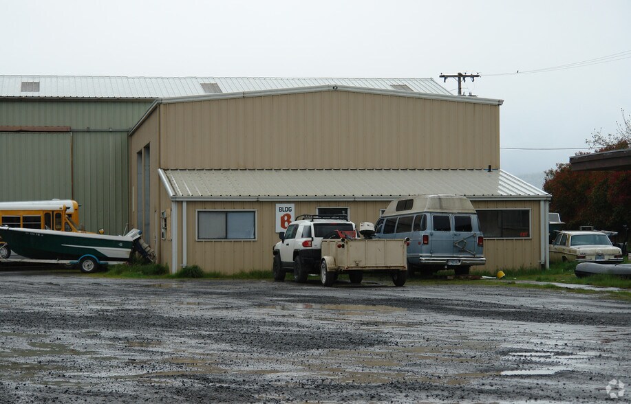 More Photos Of 210 Crestview St, Sutherlin Warehouse For Sale