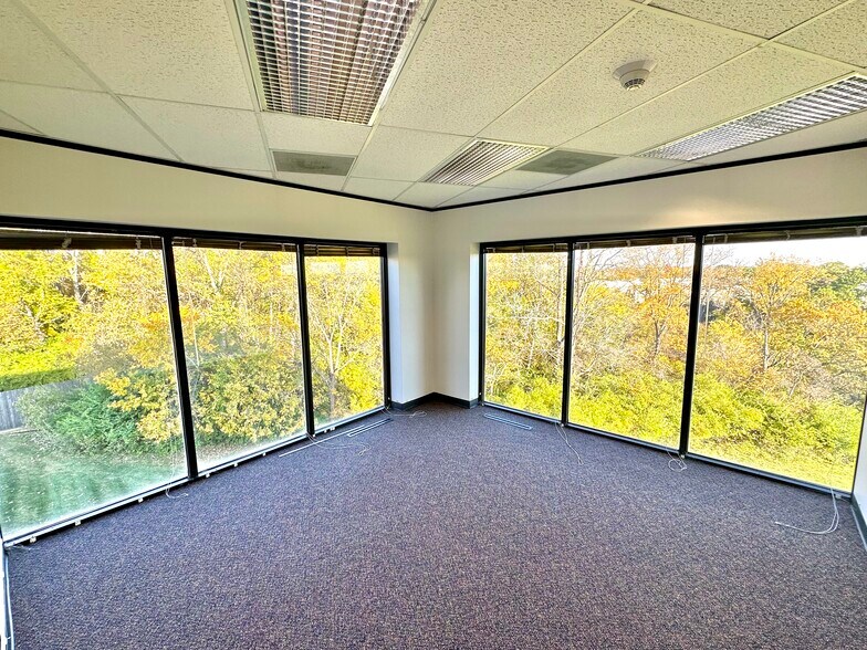 More Photos Of 3401 Park Center Dr, Dayton Office For Sale