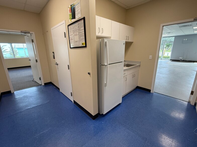 More Photos Of 3670 S Ridgewood Ave, Port Orange Freestanding For Sale