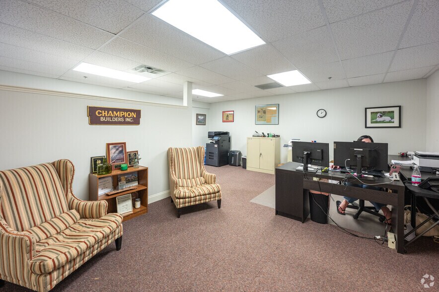 More Photos Of 68 Evergreen St, Kingston Medical For Sale