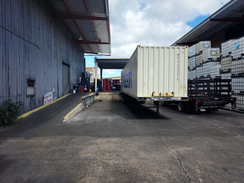 More Photos Of 689 Kakoi St, Honolulu Warehouse For Lease