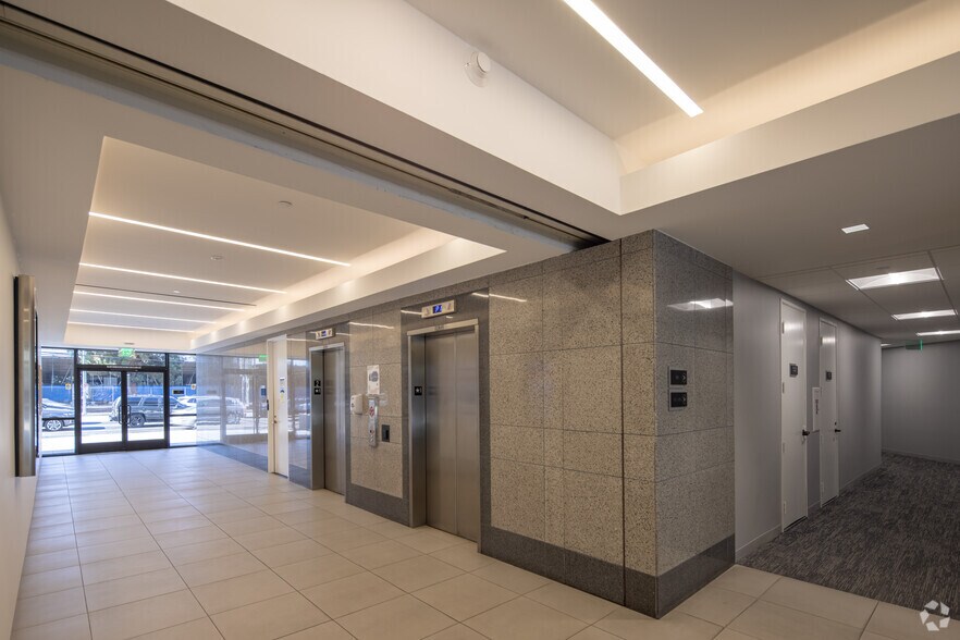 More Photos Of 6345 Balboa Blvd, Encino Unknown For Lease