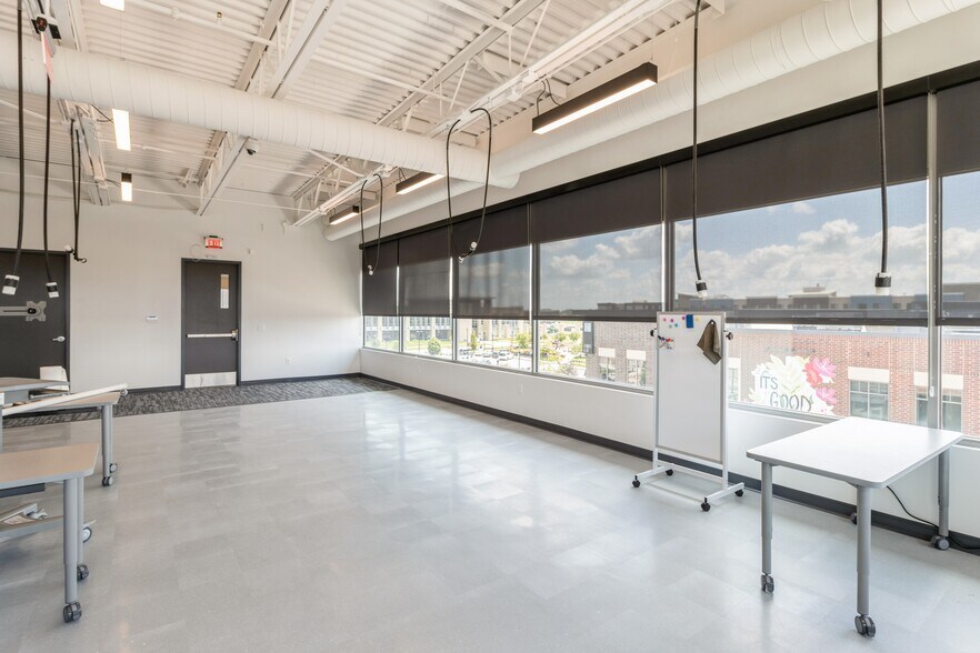 More Photos Of 1465 SW Park Square Dr, Ankeny Office For Lease
